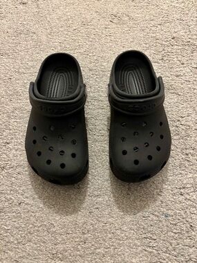 Kids Classic Black CROC Size 4
